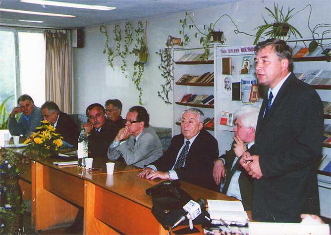 fp02.jpg (48407 bytes)