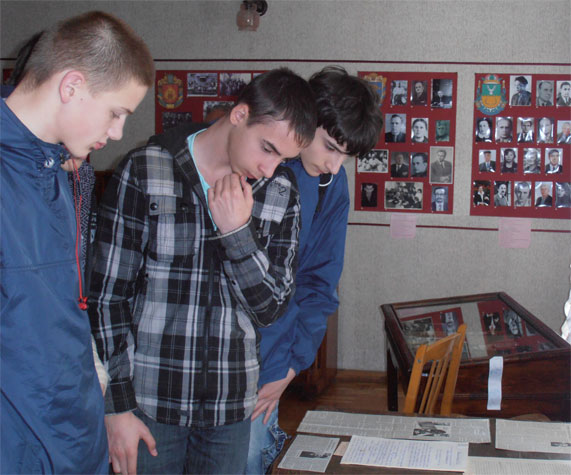 kar1001.jpg (69984 bytes)