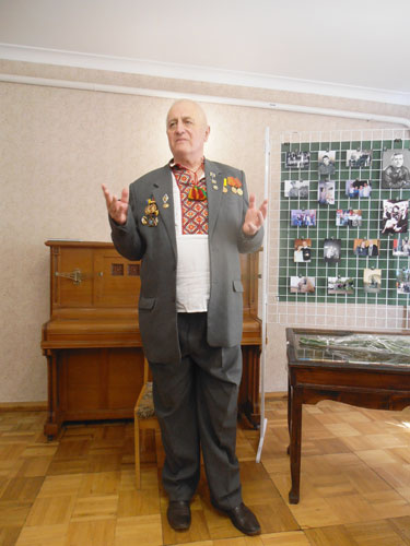 kar1227.jpg (41461 bytes)