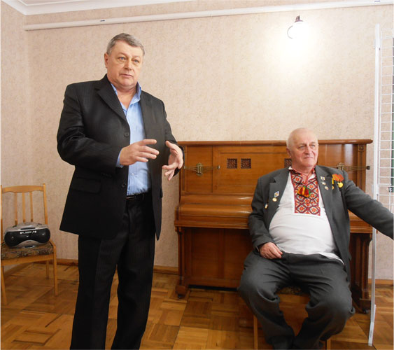 kar1228.jpg (57411 bytes)