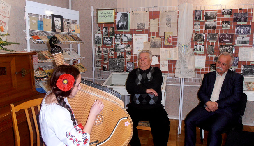 kar1696.jpg (136748 bytes)