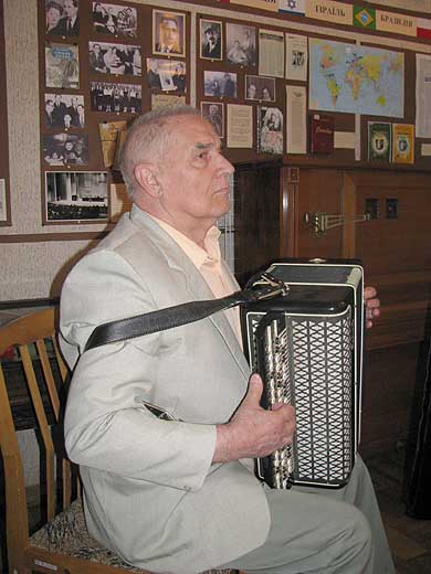 kar742.jpg (32629 bytes)